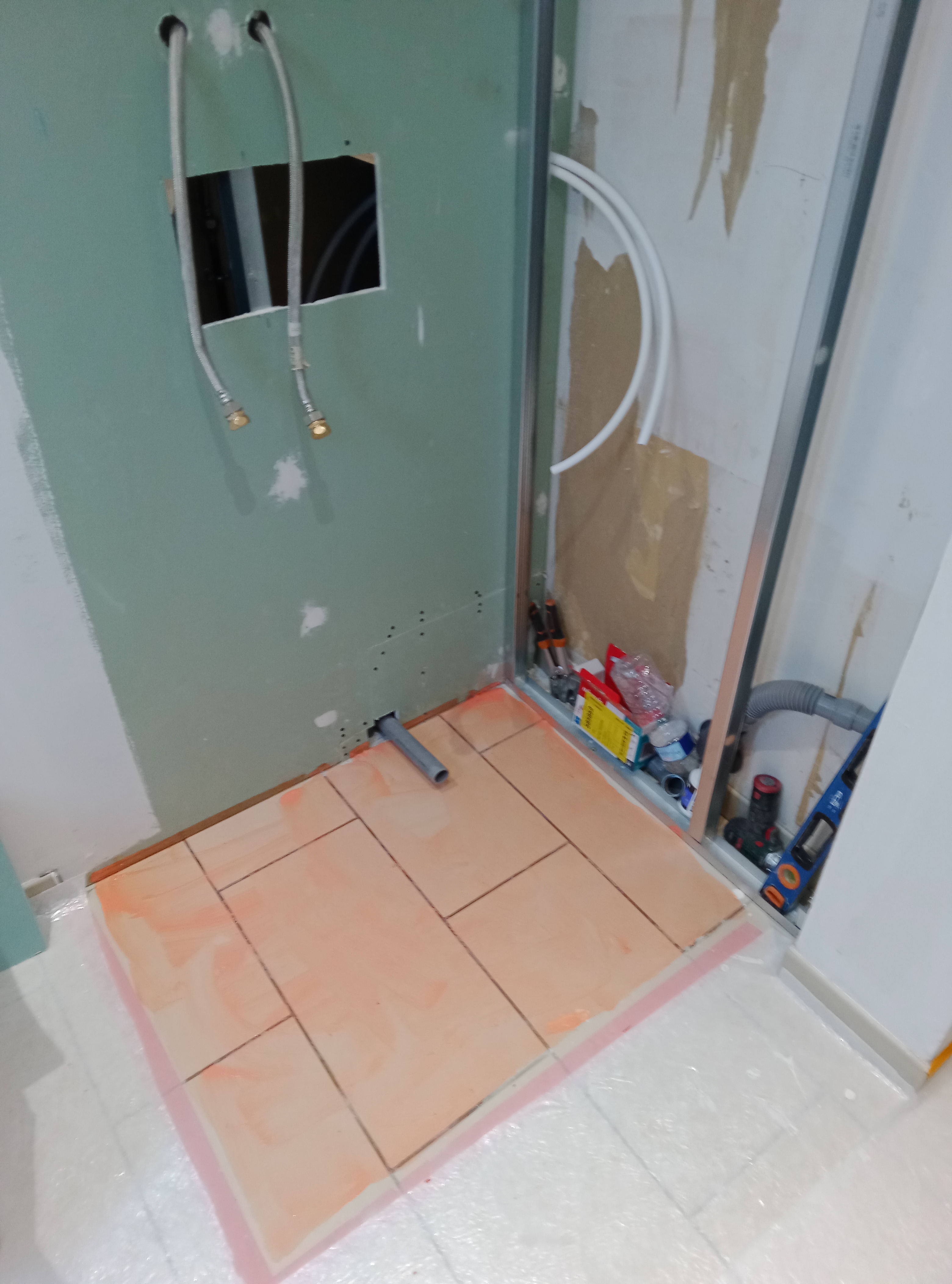 Photo du chantier — Fin de chantier : rénovation complète d'une salle de bains à Saint-Jean-de-Braye. Nous avons modernisé la pièce pour un espace plus agréable à Saint Jean de Braye