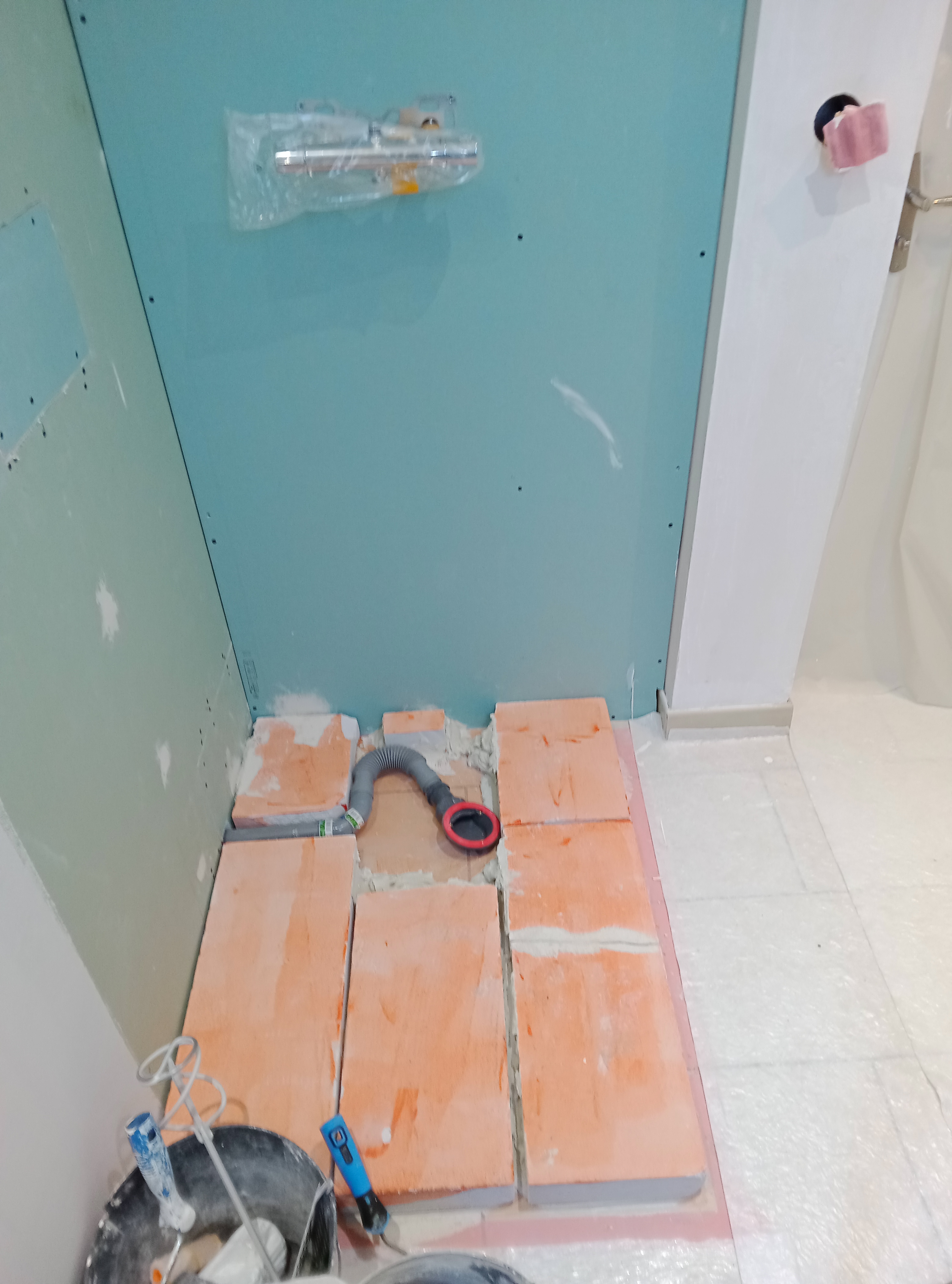 Photo du chantier — Fin de chantier : rénovation complète d'une salle de bains à Saint-Jean-de-Braye. Nous avons modernisé la pièce pour un espace plus agréable à Saint Jean de Braye