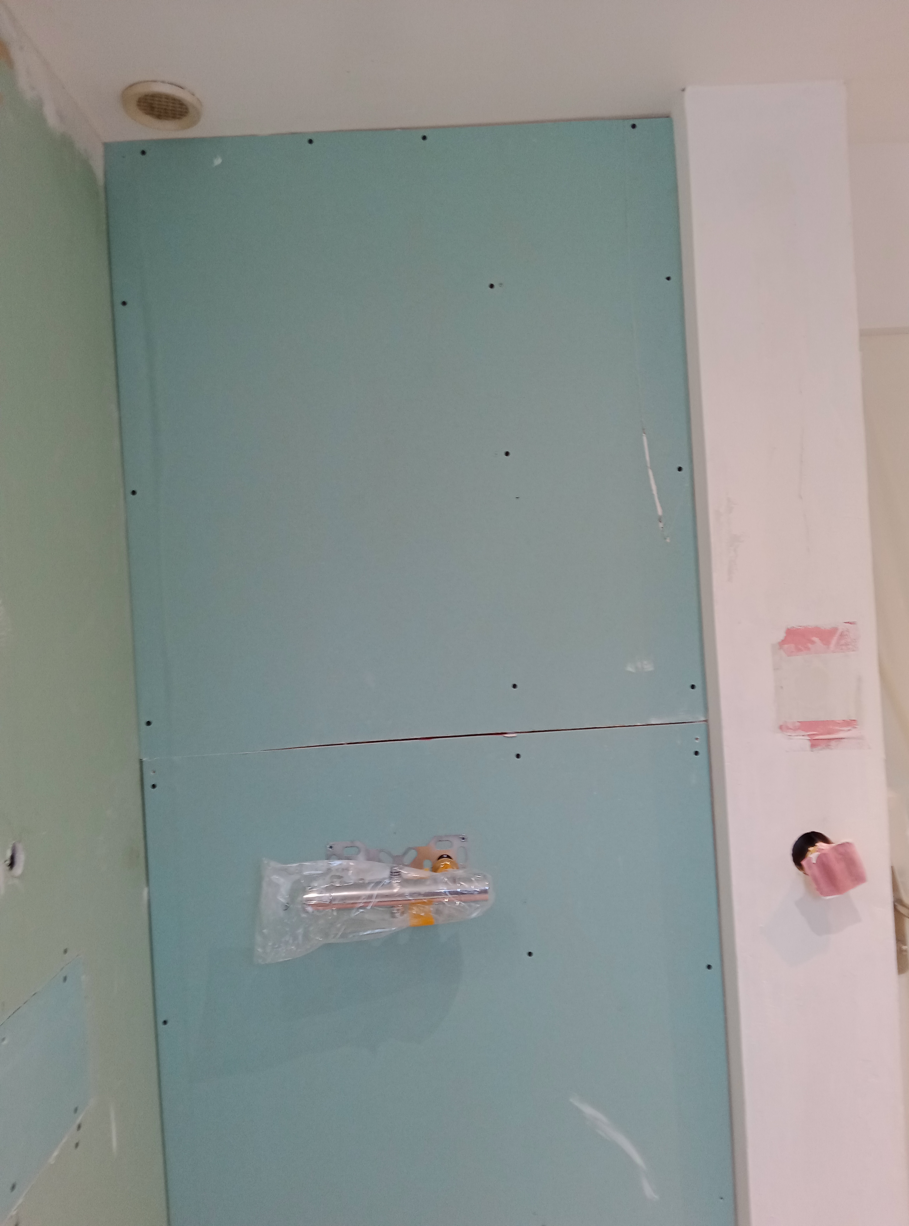 Photo du chantier — Fin de chantier : rénovation complète d'une salle de bains à Saint-Jean-de-Braye. Nous avons modernisé la pièce pour un espace plus agréable à Saint Jean de Braye