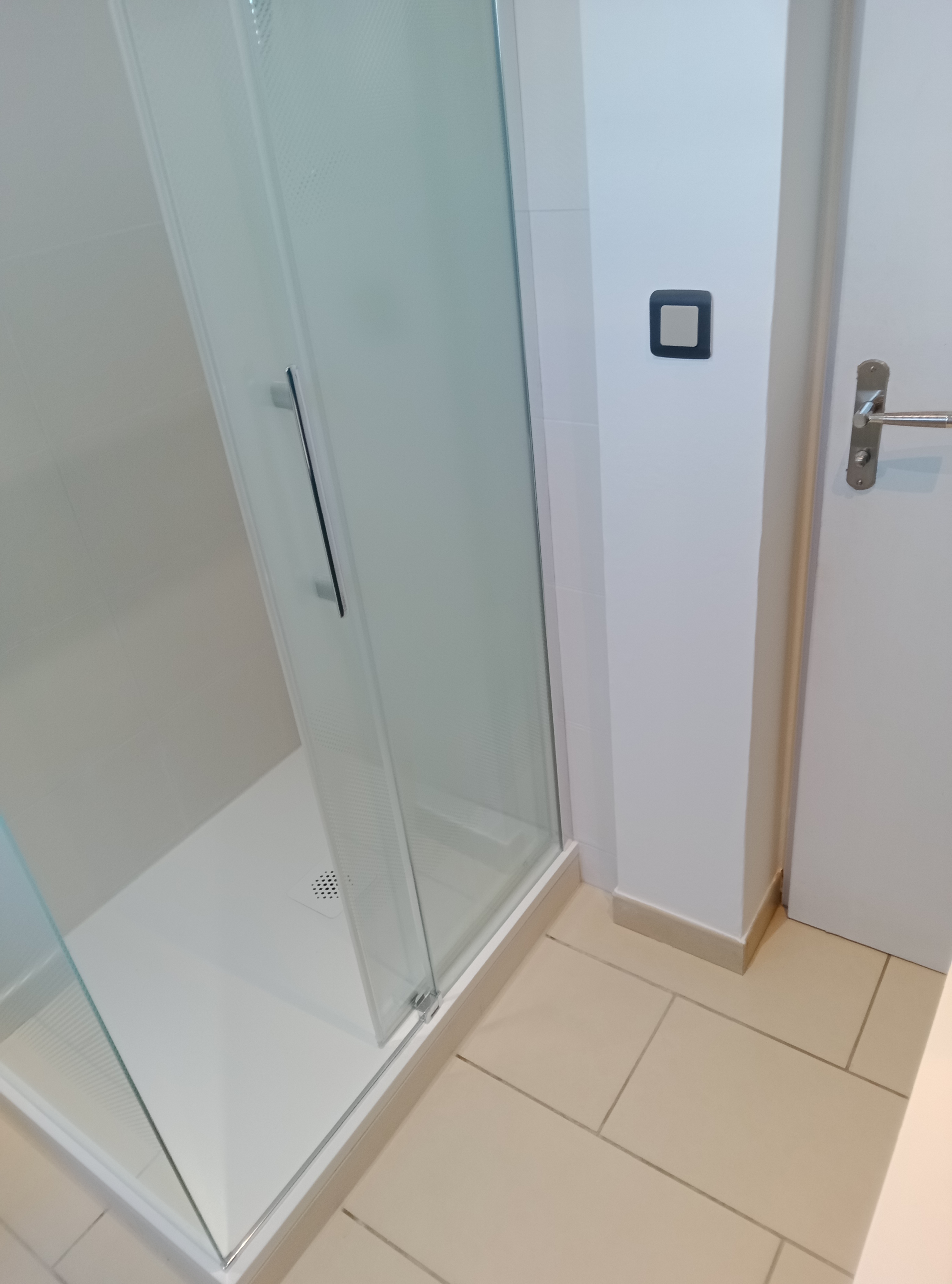 Photo du chantier — Fin de chantier : rénovation complète d'une salle de bains à Saint-Jean-de-Braye. Nous avons modernisé la pièce pour un espace plus agréable à Saint Jean de Braye