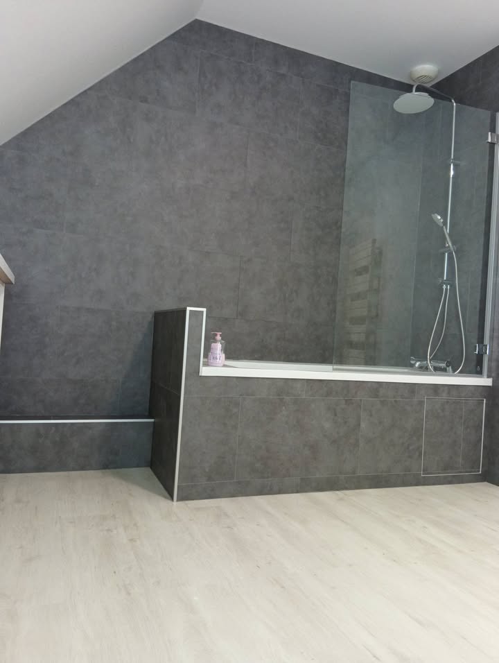 Photo réelle — Salle de bains de 11 m² à Chécy à Chécy