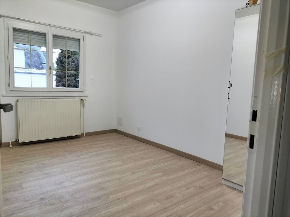 Photo réelle — Espace intérieur avec salle d’eau à Localisation non précisée